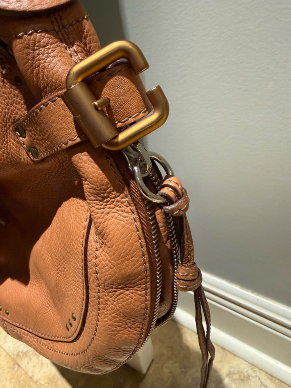 Chloe leather Shoulder Bag in Tan - Classic Women's Handbag - Picture 4 of 8